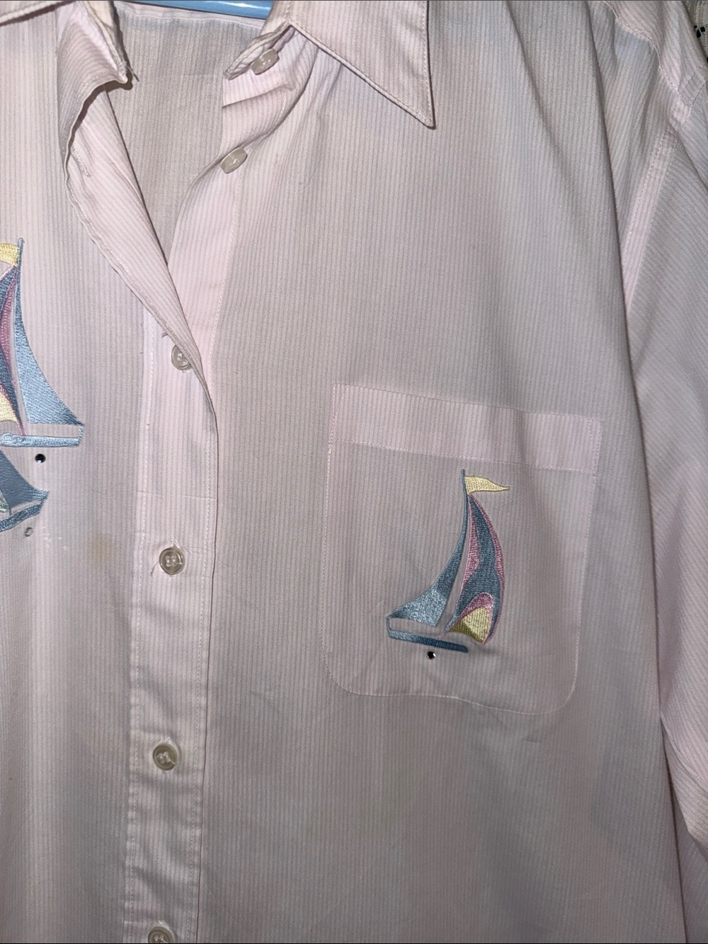 Las Olas Women’s Light Pink Sailboat Embroidered Button-Down Shirt - Picture 3 of 7
